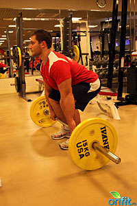 Упражнения для бедер и ягодиц: Становая тяга Упражнения для бедер и ягодиц: Становая тяга