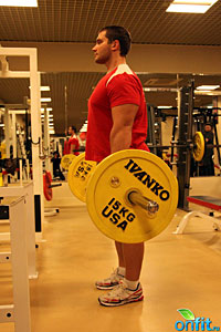 Упражнения для бедер и ягодиц: Становая тяга Упражнения для бедер и ягодиц: Становая тяга