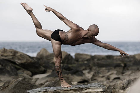 Термин Port De Bras позаимствован из хореографии и буквально означает «движение рук и тела» Термин Port De Bras позаимствован из хореографии и буквально означает «движение рук и тела»