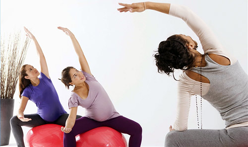 Комплекс упражнений для беременных с фитболом, гантелями и другими снарядами Комплекс упражнений для беременных с фитболом, гантелями и другими снарядами