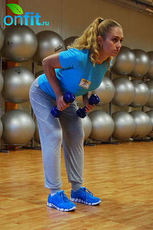 Комплекс упражнений для похудения – тяга гантелей в наклоне Комплекс упражнений для похудения – тяга гантелей в наклоне