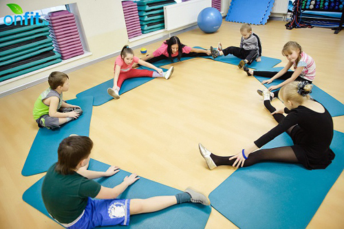 Детский фитнес позволяет малышам развивать двигательные навыки Детский фитнес позволяет малышам развивать двигательные навыки