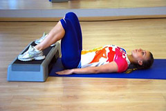 Гимнастика для ног: подъем таза со сведением ног Гимнастика для ног: подъем таза со сведением ног