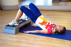 Гимнастика для ног: подъем таза со сведением ног Гимнастика для ног: подъем таза со сведением ног