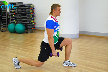 Упражнения для ягодиц: выпады назад Упражнения для ягодиц: выпады назад