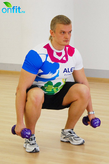 Упражнения для ягодиц: приседания с отягощениями Упражнения для ягодиц: приседания с отягощениями