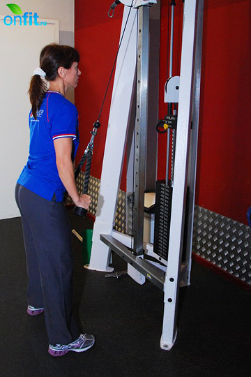 Как накачать мышцы рук: тяга каната Как накачать мышцы рук: тяга каната