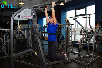 Как накачать мышцы рук: подтягивания на тренажере Гравитрон Как накачать мышцы рук: подтягивания на тренажере Гравитрон