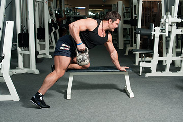 Комплекс упражнений с гирей, тяга гири в наклоне одной рукой Комплекс упражнений с гирей, тяга гири в наклоне одной рукой