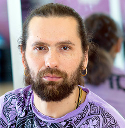 Виталий Литвинов (практикует йогу с 2002 года) Виталий Литвинов (практикует йогу с 2002 года)