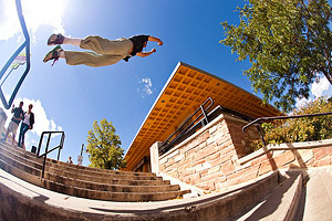 Паркур — это преодоление препятствий в городской среде (это могут быть стены, перила, парапеты, заборы, а также специально изготовленные препятствия). Паркур — это преодоление препятствий в городской среде (это могут быть стены, перила, парапеты, заборы, а также специально изготовленные препятствия).